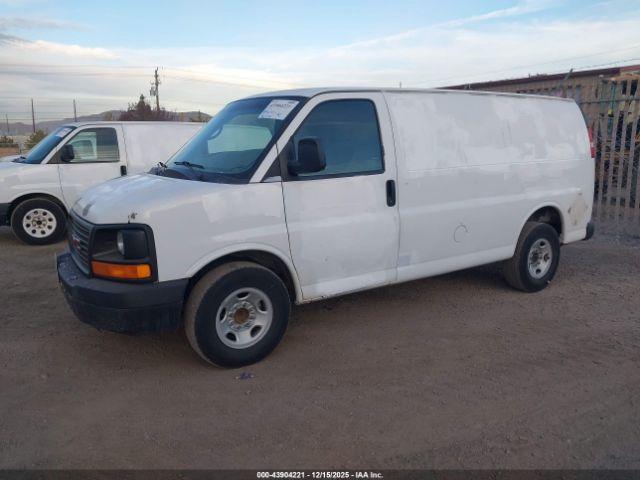 GMC Savana Work Van Image 15