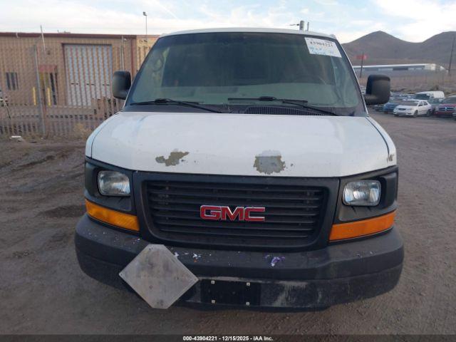 GMC Savana Work Van Image 11