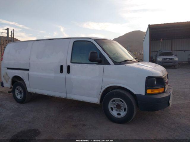 GMC Savana Work Van Image 10