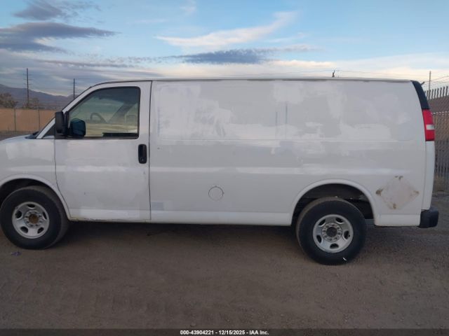 GMC Savana Work Van Image 13